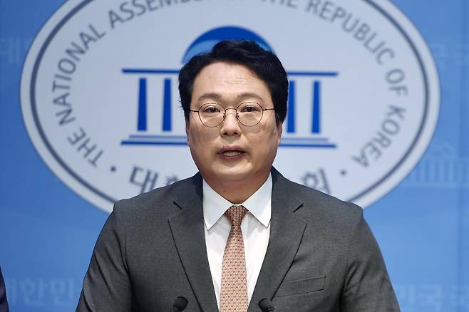 개혁신당 천하람 원내대표가 5일 오전 서울 여의도 국회 소통관에서 부동산 정책 관련 긴급 기자회견을 열고 발언하고 있다. 뉴시스