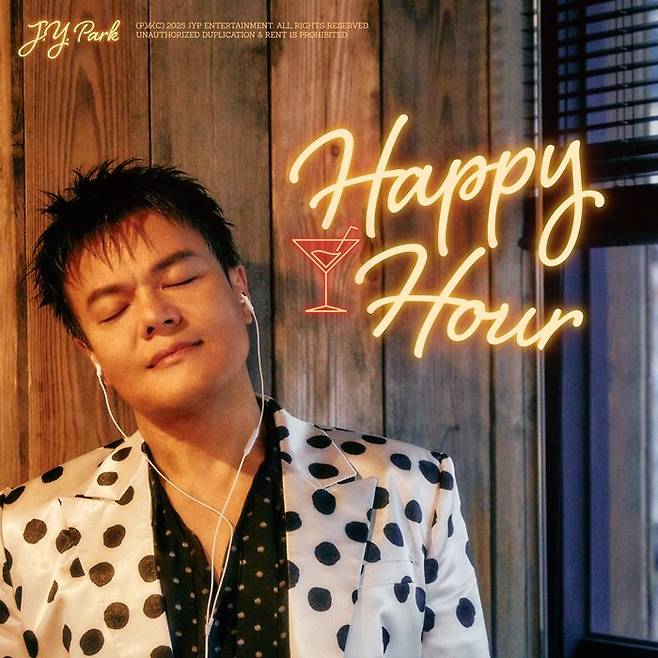 박진영이 권진아와 함께한 신곡 ‘Happy Hour(퇴근길)’을 발매한다. 직장인 감성을 유머러스하게 담은 뮤직비디오 티저가 화제를 모았으며, 그는 오는 12월 서울 평화의전당에서 단독 콘서트 ‘HAPPY HOUR’도 개최할 예정이다. 사진=뉴시스, JYP엔터테인먼트 제공