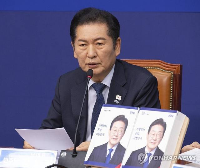 정청래 더불어민주당 대표가 5일 여희도 국회에서 열린 제21대 대통령선거 백서 발간 시연회에서 지난 대선의 의미와 백서 발간의 의의를 말하고 있다. [연합뉴스]