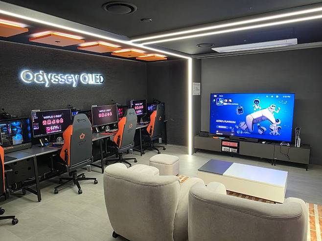 플래그십 모니터를 오디세이 OLED G8을 만날 수 있는 프리미엄 룸