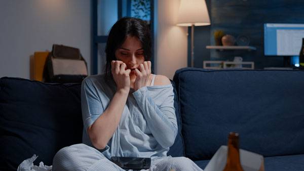 생성형 인공지능(AI)을 과도하게 사용하는 사람들이 챗봇에 중독돼 ‘AI 정신병’에 걸릴 위험성이 있다는 분석이 제기됐다./사진=클립아트코리아