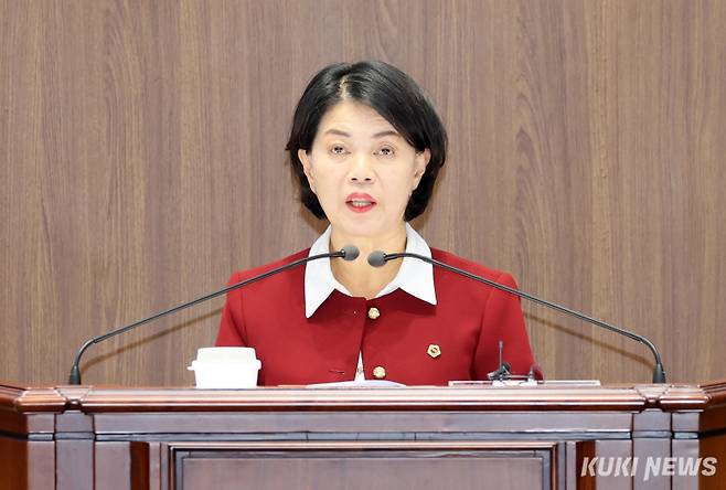 충남도의회 이현숙 의원(비례·국민의힘)이 5일 제362회 정례회 1차 본회의에서 5분 발언을 하고 있다.