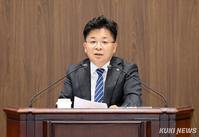 충남도의회 김민수(비례‧더불어민주당)이 5일 제362회 정례회 1차 본회의에서 5분 발언을 하고 있다.