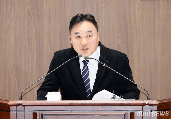 충남도의회 박정수 의원(천안9‧국민의힘)이 5일 제362회 정례회 1차 본회의에서 5분 발언을 하고 있다.
