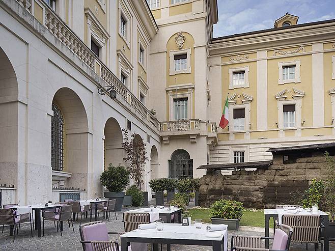 사진 오른편 성벽의 흔적을 볼 수 있다.  /사진= 팔라초 몬테마르티니