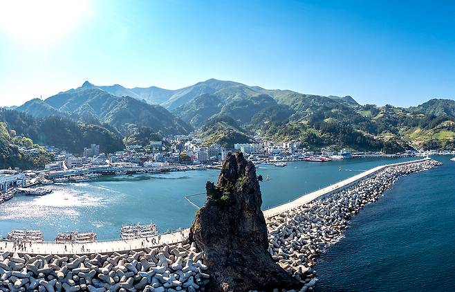 울릉군 저동항 전경