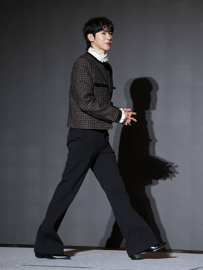 유노윤호는 '스트레치'와 '보디 랭귀지' 두 곡을 타이틀곡으로 삼아 활동한다. 연합뉴스