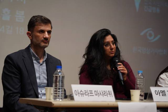 ▲아슈라프 마샤라위 팔레스타인 기자(왼쪽)와 아멜 게타피 프리랜서 기자. ⓒ프레시안(손가영)