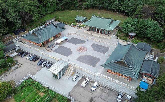 ▲ 시흥시 영각사 내 봉안당(납골당)이 법적 회생을 마치고도 정상적인 운영을 하지 못하고 있다. 사진은 12일 영각사 전경. /전광현 기자 maggie@incheonilbo.com