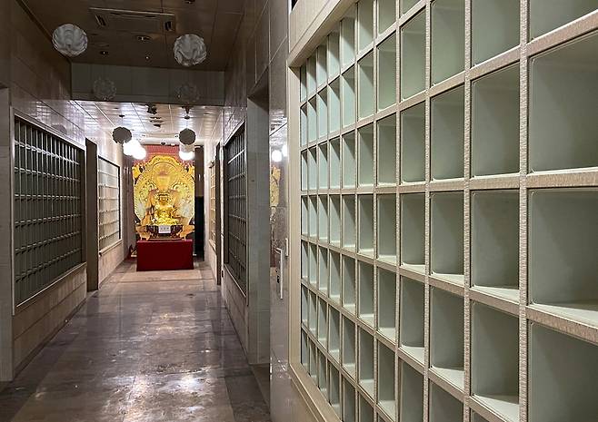 ▲ 시흥시 영각사 내 봉안당(납골당)이 법적 회생을 마치고도 정상적인 운영을 하지 못하고 있다. 사진은 12일 영각사 전경. /전광현 기자 maggie@incheonilbo.com