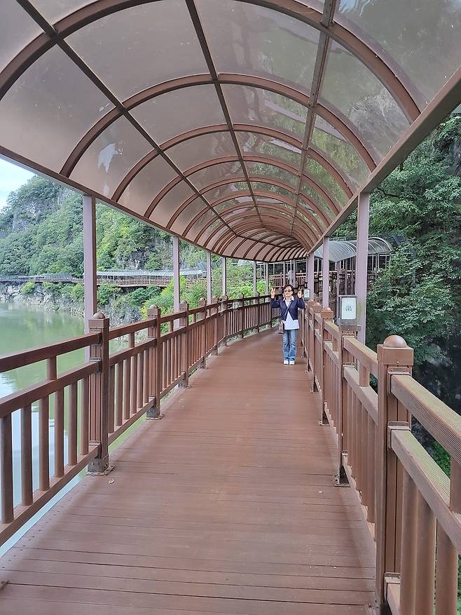 장도길 위에서.