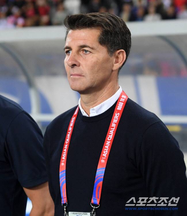 2026 FIFA 북중미월드컵 아시아 지역 3차 예선 B조 4차전 대한민국과 이라크의 경기가 용인미르스타디움에서 열렸다. 헤수스 카사스 이라크 감독이 경기를 지켜보고 있다. 용인=박재만 기자 pjm@sportschosun.com/2024.10.15/