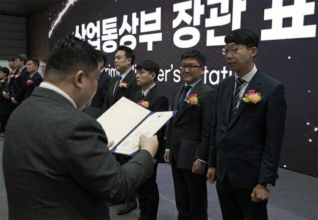 전진 브릴스 대표가 '2025 로봇산업 발전 유공 포상식'에서 로봇 산업 핵심 기술 개발 공로를 인정받아 산업통상부 장관 표창을 수상했다. (사진=브릴스)