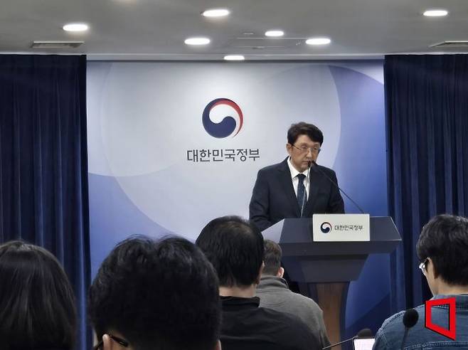 최우혁 과학기술정보통신부 네트워크정책실장이 6일 정부서울청사에서 KT 침해사고 중간 조사 결과를 발표하고 있다. 노경조 기자