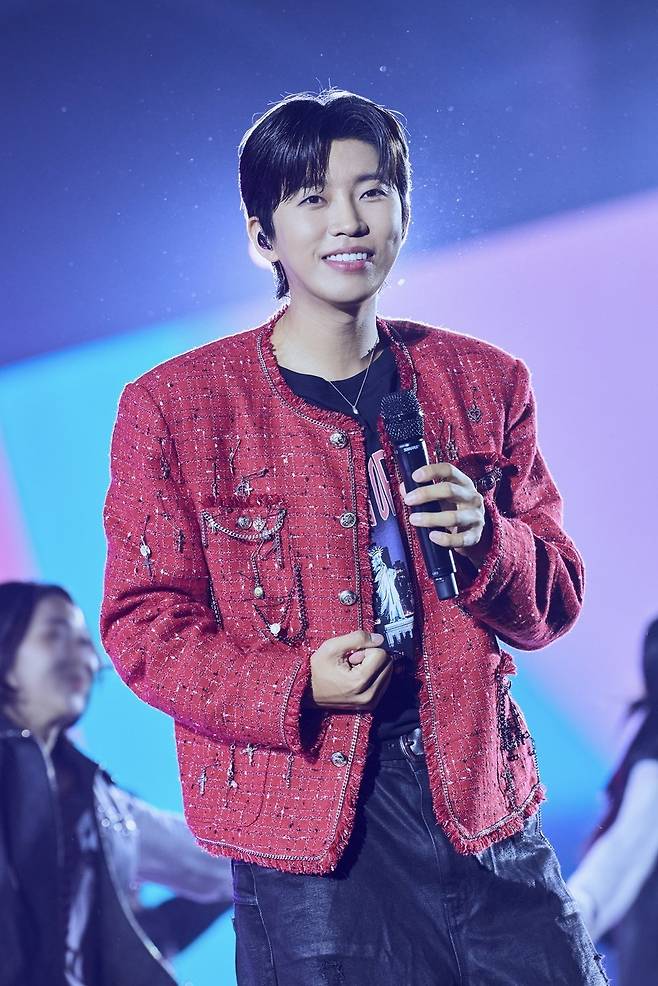 임영웅의 ‘IM HERO’ 서울 콘서트가 오는 30일 티빙을 통해 전 국민 무료 생중계된다. 인천에 이어 대구 공연도 예정돼 있으며, 정규 2집 기반의 새 무대와 다채로운 퍼포먼스가 팬들의 기대를 모은다.  ⓒ뉴시스