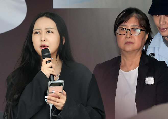 정유라 씨가 국정농단 사건으로 복역 중인 어머니 최서원 씨의 재심을 추진하며 후원금 모집을 시작했다. 윤석열 전 대통령의 인권침해를 국제 인권위원회에 제소하겠다고도 밝혔다. 출처=뉴스1