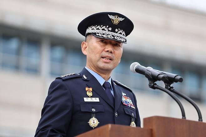 진영승 신임 합동참모의장이 2025년 9월30일 서울 국방부 연병장에서 열린 제44ㆍ45대 합동참모의장 이·취임식에서 취임사를 하고 있다. 연합뉴스