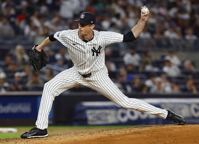 <yonhap photo-3154="">올 시즌 뉴욕 양키스 투수 중 가장 많은 70경기를 소화한 왼손 불펜 팀 힐의 투구 모습. [AP=연합뉴스]</yonhap>