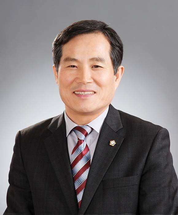 최유철 국민의힘 경북도당 부위원장 / 전 의성군의회 의장) [사진=최유철]