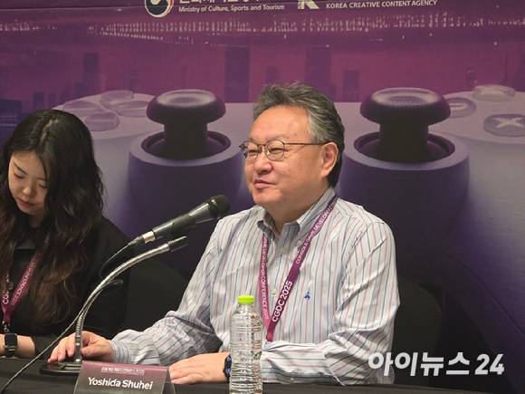 요시다 슈헤이 전(前) 소니 인터랙티브 엔터테인먼트 대표가 6일 경기 성남시에 위치한 더블트리 바이 힐튼 서울판교에서 열린 '2025 콘솔게임 개발자 컨퍼런스'에서 기조강연 후 언론 인터뷰를 진행하고 있다. [사진=박정민 기자]