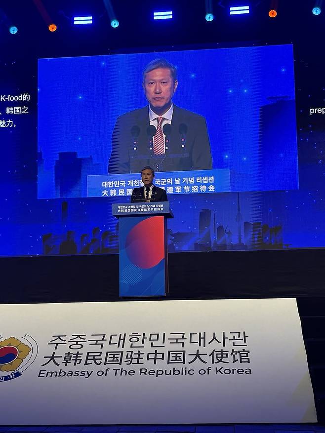 6일 저녁 중국 베이징 한국대사관저에서 개천절 및 제77주년 국군의날 기념 리셉션이 열렸다. 최근 한·중 관계 개선 흐름을 반영하듯 예년에 비해 중국 정부 측 참석자들이 늘었다. 베이징=김은정 특파원