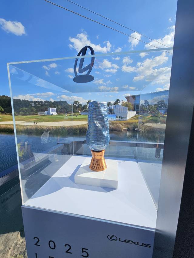 ‘렉서스 크리에이티브 마스터즈’ 파이널 리스트 김현주 작가와 협업한 올해 대회 우승 트로피.