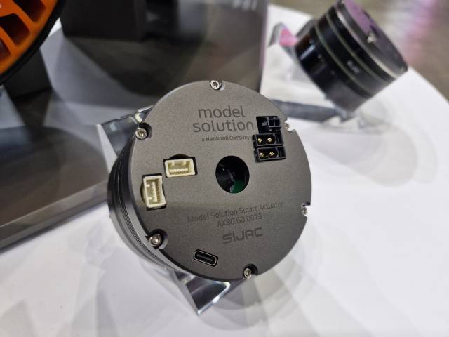 5일 일산 킨텍스에서 열린 로보월드 모델솔루션 부스에 위즈진이 공동개발한 로봇 관절용 초소형 액추에이터가 전시돼 있다.사진제공=위즈진