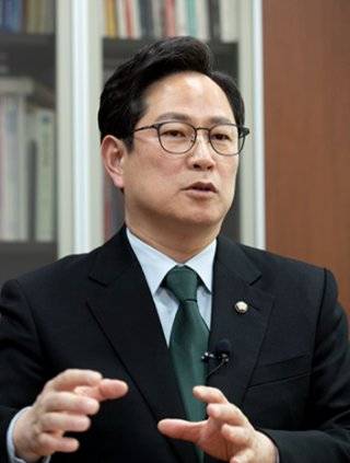 2023년 3월 ‘신동아’와의 인터뷰에서 이재명 당시 더불어민주당 대표의 성남시장 시절 일화에 대해 발언하는 박수영 국민의힘 의원(전 경기도부지사). 지호영 기자