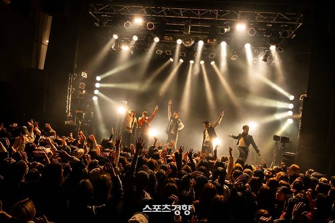 쇼케이스를 진행하고 있는 그룹 코르티스. 빅히트 뮤직 제공