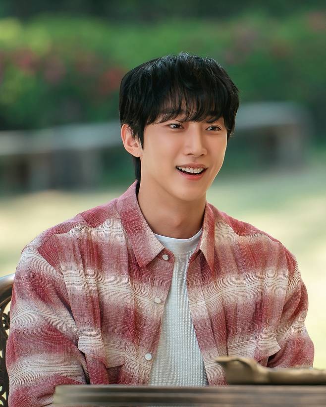 ENA 드라마 ‘착한여자 부세미’에서 전동민 역을 연기한 배우 진영 출연장면. 사진 KT스튜디오 지니