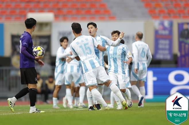 골세리머니를 펼치는 울산 선수들 [한국프로축구연맹 제공. 재판매 및 DB 금지]