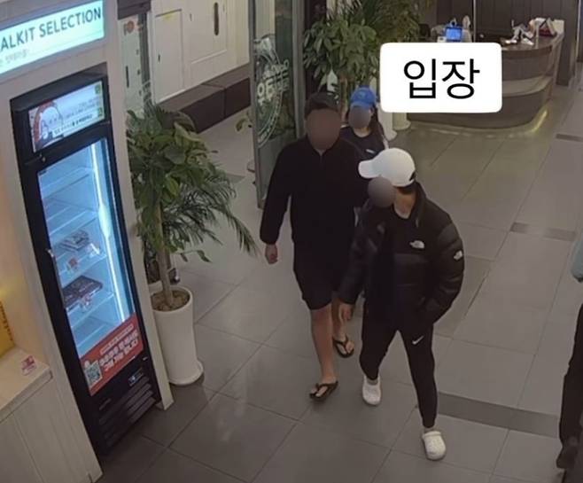 CCTV에 포착된 먹튀 '3인방'. 출처=에펨코리아