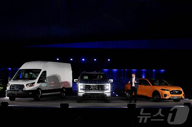 짐 팔리 포드 최고경영자(CEO)가 2021년 5월 19일 미국 미시간주 디어번 포드 본사에서 열린 전기 픽업트럭 F-150 라이트닝, E-트랜짓, 머스탱 마하-E 공개 행사에서 발언하고 있다. 2021.05.19. ⓒ 로이터=뉴스1 ⓒ News1 윤다정 기자