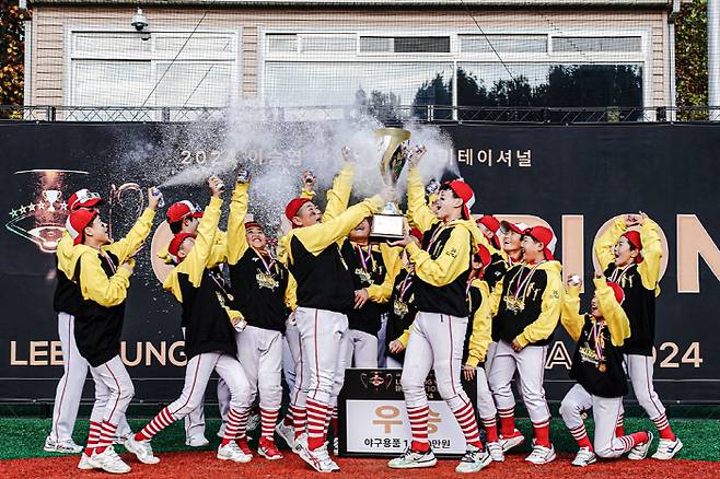 제 1회 이승엽 파운데이션 인비테이셔널 우승을 차지한 광주 수창초. 사진=이승엽 재단