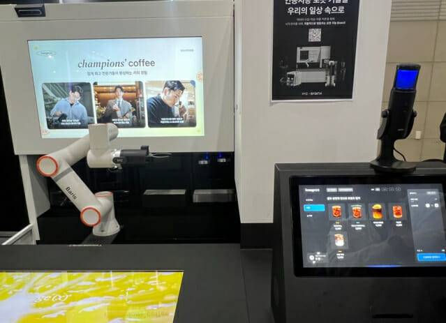 엑스와이지 바리스타로봇 '바리스브루' (사진=지디넷코리아 신영빈 기자)