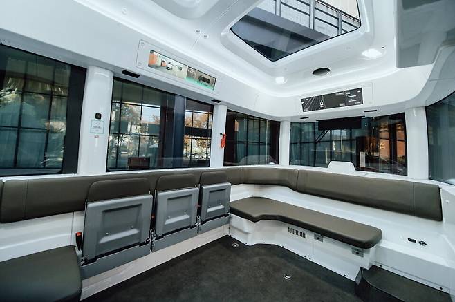 오토노머스에이투지 로이 실내