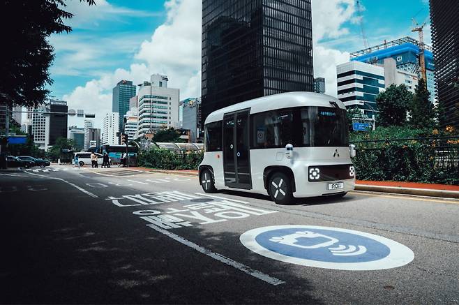 청계천을 순환하는 버스로 운영중인 오토노머스에이투지의 자율주행차 로이(ROii)