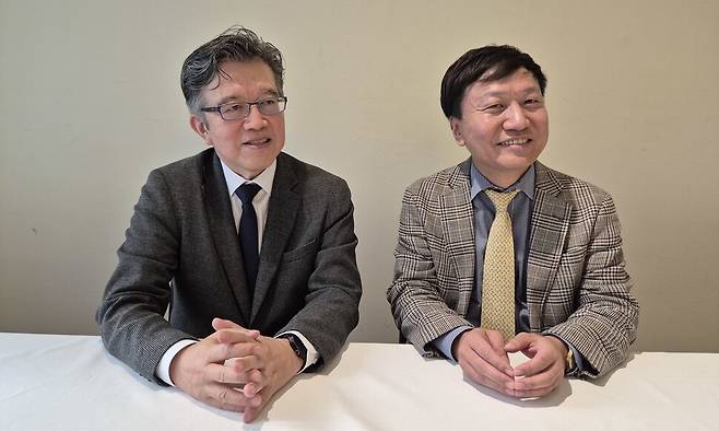 지난 6일 서울 중구 달개비에서 열린 기자간담회에서 발언 중인 양한광 국립암센터 원장(왼쪽)과 김열 국립암센터 홍보실장(암검진사업부 교수). 최지현 기자