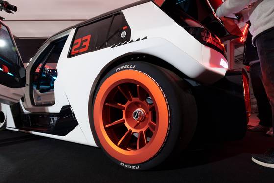 The Hyundai Insteroid concept is unveiled at the Peaches Dowon in Seongdong District, eastern Seoul, on March 31. [CHO YONG-JUN]