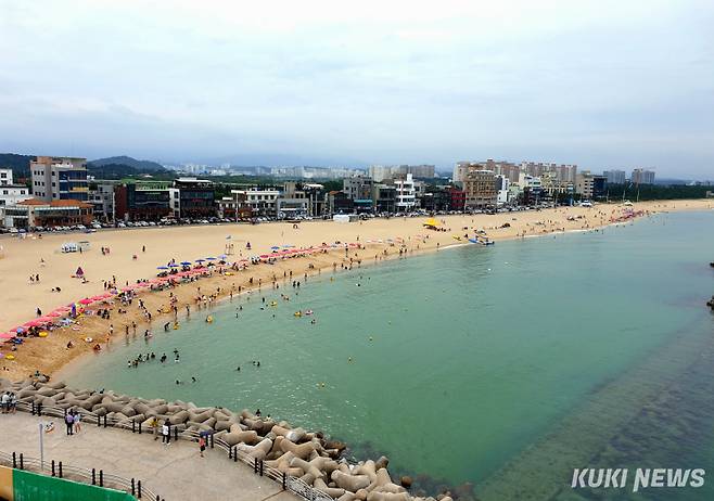 강릉 안목 죽도봉에서 바다를 향해 길이 108m, 높이 30m 규모의 스카이밸리(스카이워크 설치) 조성사업이 2026년 준공을 목표로 11월중 착공에 들어간다. 강릉 안목해변. 전인수