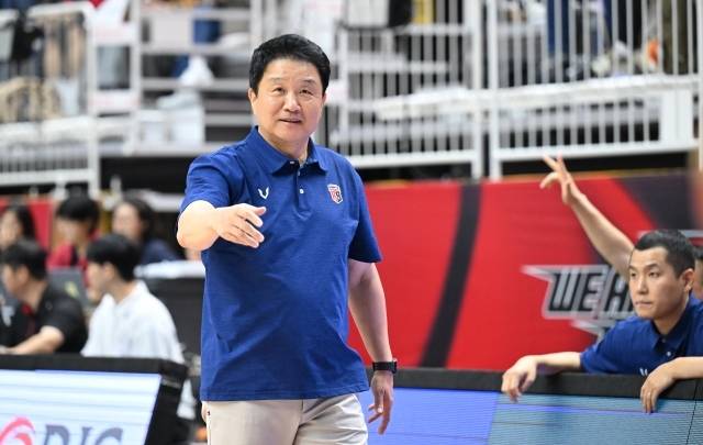 유도훈 감독은 MK스포츠와의 전화 인터뷰에서 “복 있는 구단에 와서 많은 복을 받고 있다”며 크게 웃었다. 그러면서 “순리대로 갈 생각이다. 물론 구단과 상의를 많이 하고 고민도 해야 할 부분이다”라고 덧붙였다. 사진=KBL 제공