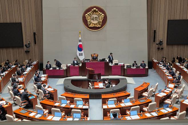 여야가 이재명 정부의 첫 본예산안을 심사하기 위한 국회 예산결산특별위원회 종합정책질의 이틀째 회의에서 한미 관세 합의의 성과를 놓고 치열한 공방을 벌였다. 사진은 7일 서울 여의도 국회서 예산결산특별위원회 종합정책질의가 진행되는 모습. /사진=김성아 기자