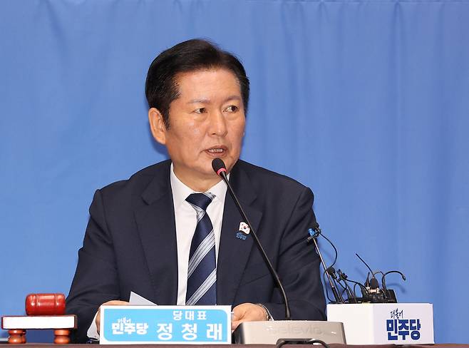 정청래 더불어민주당 대표가 7일 충북 청주시 청주오스코에서 열린 충북 현장 최고위원회의에서 발언하고 있다. [연합]