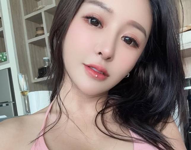 지난달 22일 말레이시아 쿠알라룸푸르의 한 호텔 욕조에서 숨진 채 발견된 대만 인플루언서 아이리스 시에. [인스타그램 캡처]