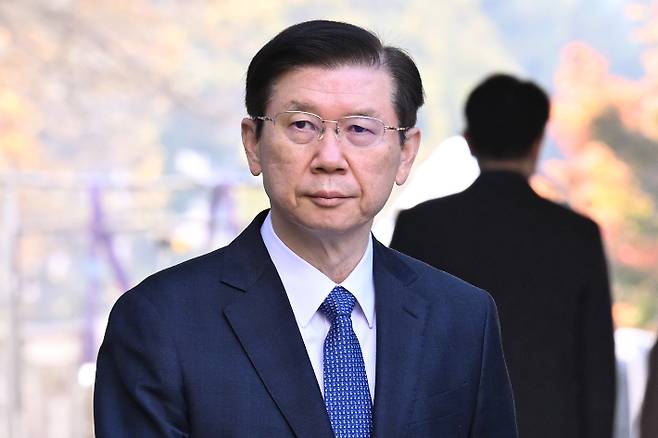 박종준 전 대통령경호처장이 7일 서울 서초구 서울중앙지법에서 열린 윤석열 전 대통령의 특수공무집행방해 등 혐의 속행 공판에 증인으로 출석하고 있다. 연합뉴스