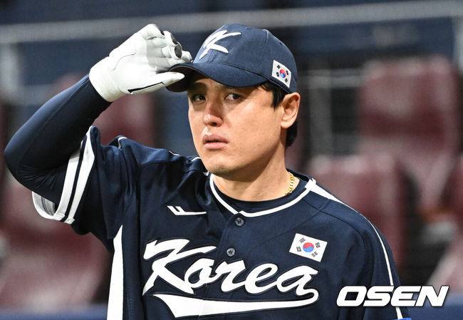 [OSEN=고척, 조은정 기자]류지현 감독이 이끄는 야구 대표팀이 5일 고척스카이돔에서 훈련을 진행했다.대표팀은 오는&nbsp;8일과 9일&nbsp;고척스카이돔에서 열리는 2025 K-베이스볼 시리즈 체코 대표팀과의 2경기를 시작으로&nbsp;15일과 16일 양일에 걸쳐 도쿄돔에서 일본 대표팀과 2경기를 치른다.&nbsp;야구대표팀 박동원이 훈련을 하고 있다. 2025.11.05 /cej@osen.co.kr