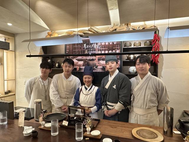 ‘폭군의 셰프’ 팝업 레스토랑을 운영한 퀴진케이 프로젝트 셰프들. 노현영 기자