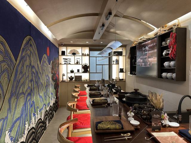 ‘폭군의 셰프’ 팝업 레스토랑에서 첫 번째 코스 요리로 제공된 다시마부각 육회. 노현영 기자