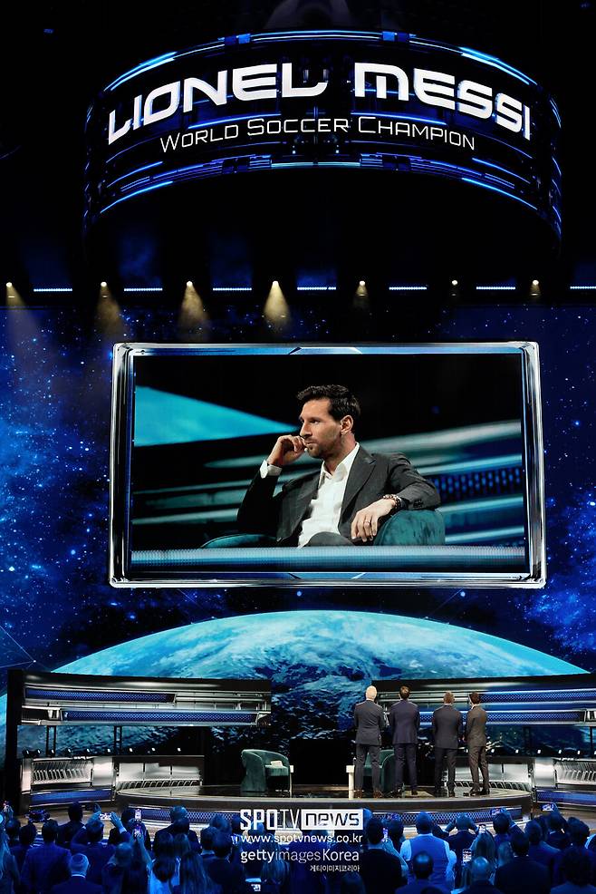 ▲ 손흥민은 조용히 몸을 풀며 다음 라운드를 기다리고 있다. 메시는 다시 한 번 자신의 마지막 불꽃을 살려야 한다. 한쪽은 숨을 고르며 다음 단계로 나아가고, 다른 한쪽은 절벽 끝에서 떨어지지 않기 위해 발버둥친다.