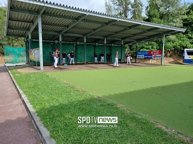 ▲ 킨 구장의 불펜 피칭은 날씨에 구애받지 않고 최대 4명까지 동시에 진행이 가능하다 ⓒ김태우 기자